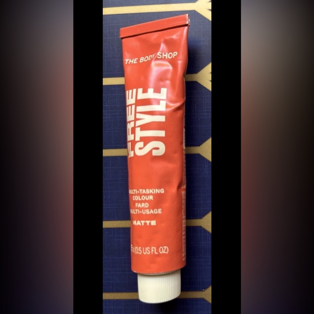 THE BODY SHOP FREE STYLE MULTI-TASKINGCOLOUR MULTI-USAGE COLOR FLOW